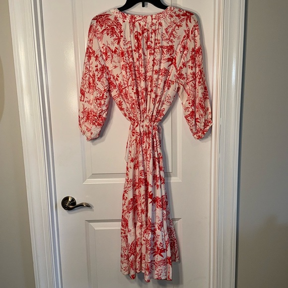 H&M DRESS! Ivory and Red color. Size Medium. Great condition. Drawstring sides. - Picture 8 of 11